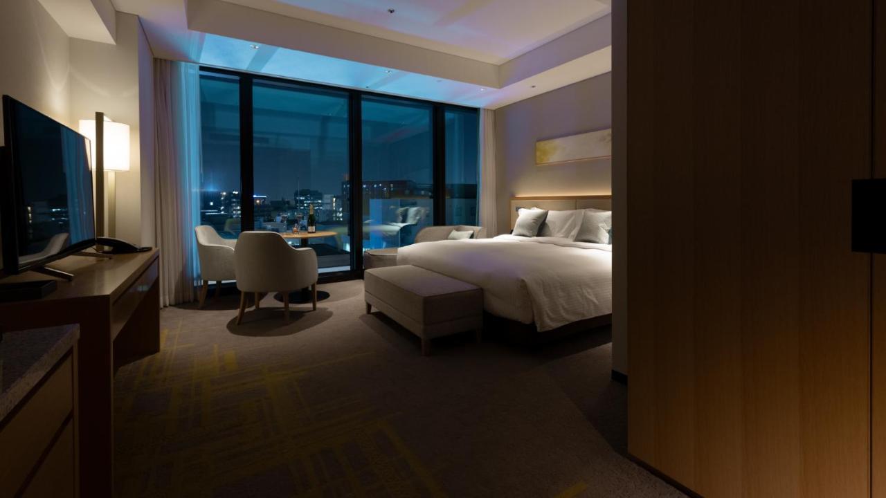Miyako Hotel Hakata Fukuoka  Exterior foto A room at the hotel