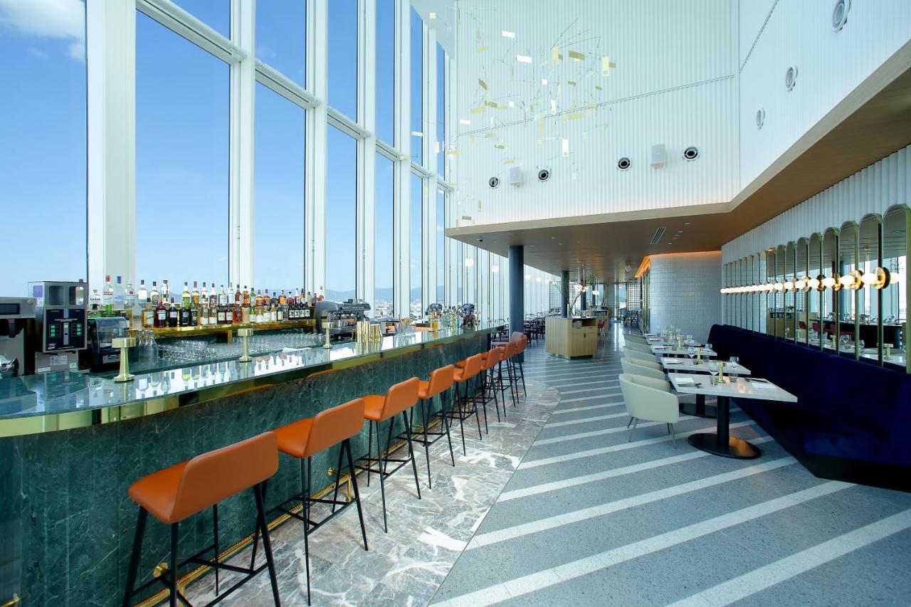 Miyako Hotel Hakata Fukuoka  Exterior foto The bar at the top of the hotel